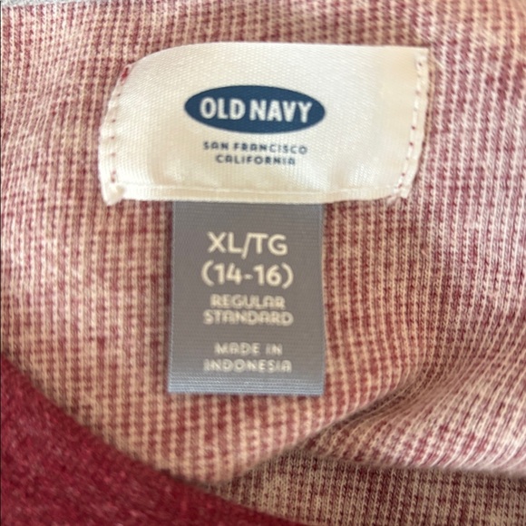 Old Navy Boys snowflake Sweater - Picture 2 of 2